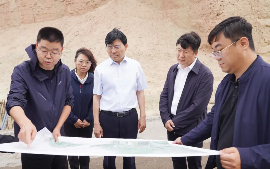 马学良在乌尔禾区调研文旅产业发展和乡村振兴工作