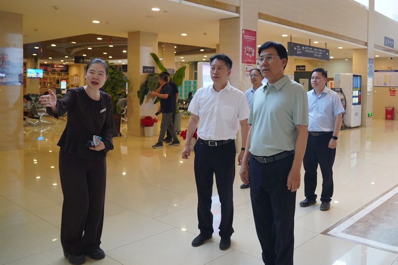 马学良调研乌尔禾区文旅产业和夜间经济发展